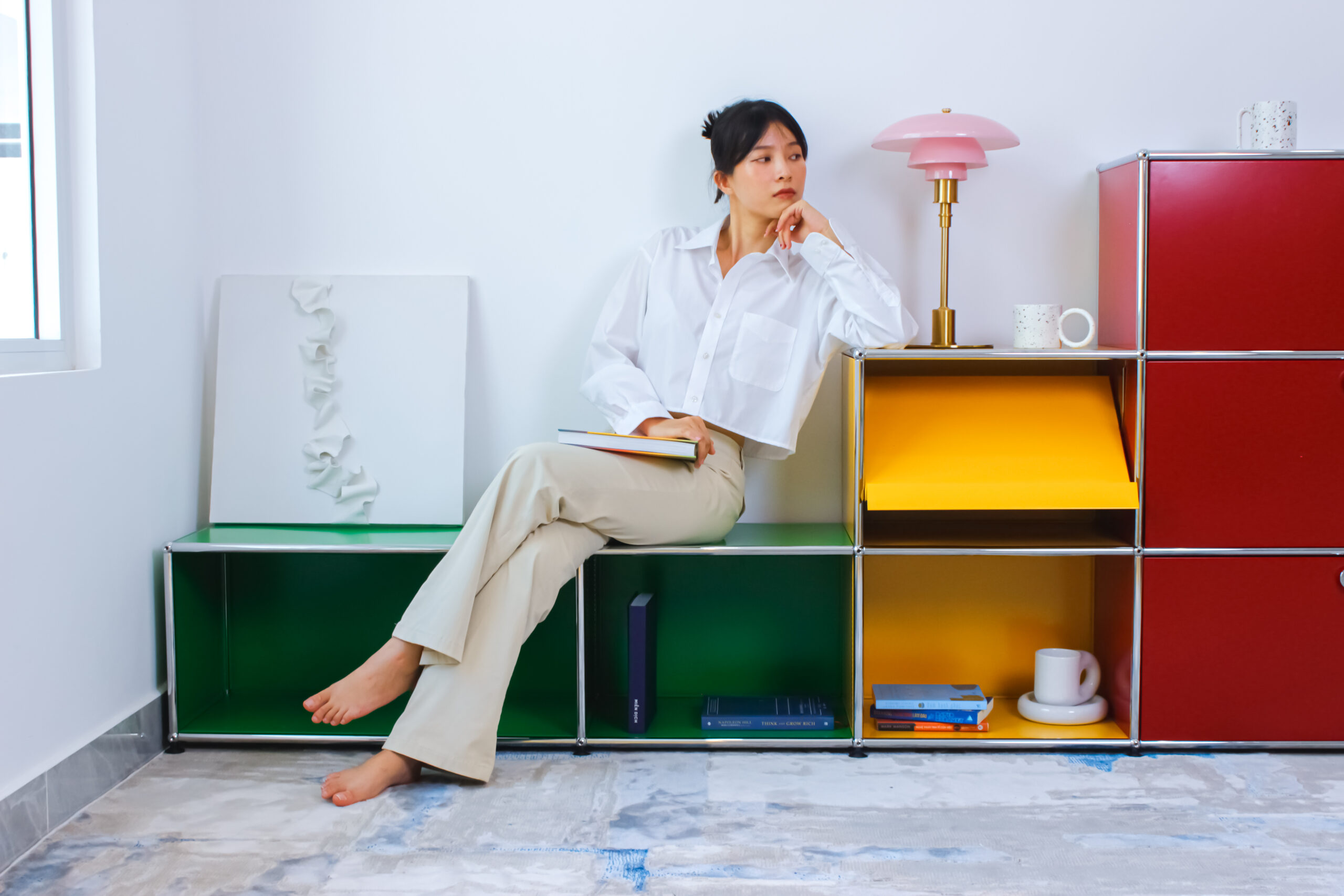 Là đơn vị chuyên trang trí nội thất theo phong cách nghệ thuật và thiết kế hiện đại của thế kỷ 20, chúng tôi không chỉ cung cấp sản phẩm mà còn mang đến trải nghiệm mua sắm độc đáo. Nơi nghệ thuật và thiết kế gặp gỡ, tạo nên không gian ấn tượng và độc đáo.